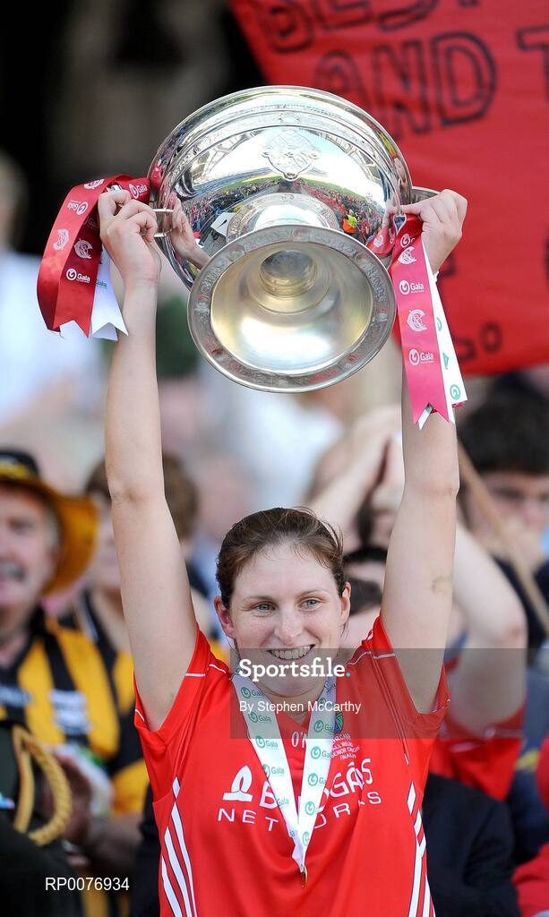 13 September 2009; Cork captain Amanda O'Regan lifts the O'Duffy cup. Gala All-Ireland Senior Camogie Championship Final, Cork v Kilkenny, Croke Park, Dublin. Picture credit: Stephen McCarthy / SPORTSFILE