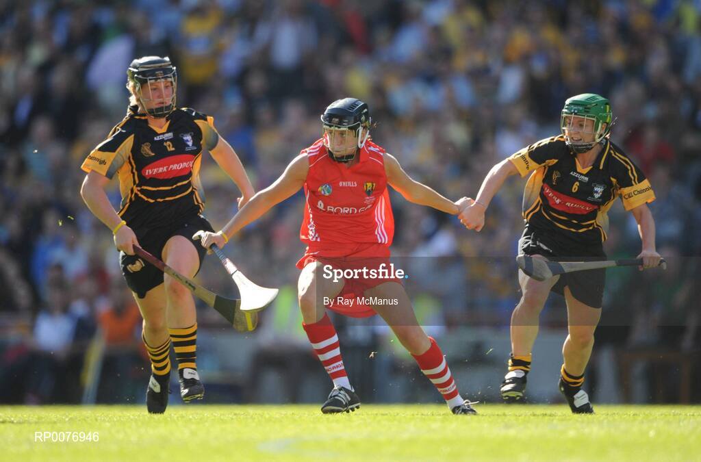 13 September 2009; Gemma O'Connor, Cork, in action against Edwina Keane and Amy Lyng, Kilkenny. Gala All-Ireland Senior Camogie Championship Final, Cork v Kilkenny, Croke Park, Dublin. Picture credit: Ray McManus / SPORTSFILE