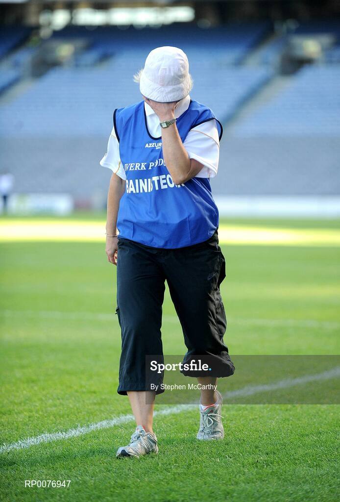 13 September 2009; Kilkenny manager Ann Downey during the closing stages of the game. Gala All-Ireland Senior Camogie Championship Final, Cork v Kilkenny, Croke Park, Dublin. Picture credit: Stephen McCarthy / SPORTSFILE