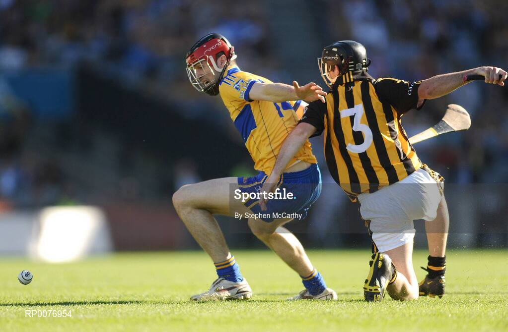 13 September 2009; Darach Honan, Clare, in action against Paddy Nolan, Kilkenny. Bord Gais Energy GAA All-Ireland U21 Hurling Championship Final, Clare v Kilkenny, Croke Park, Dublin. Picture credit: Stephen McCarthy / SPORTSFILE