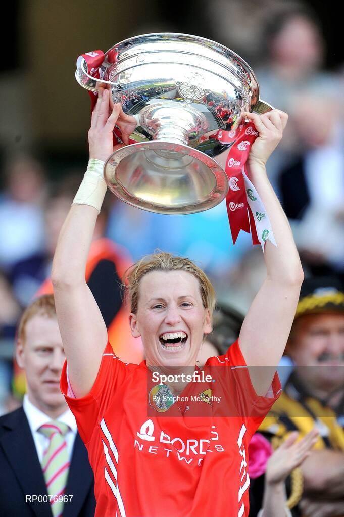 13 September 2009; Cork centre-half-back Mary O'Connor lifts the O'Duffy cup. Gala All-Ireland Senior Camogie Championship Final, Cork v Kilkenny, Croke Park, Dublin. Picture credit: Stephen McCarthy / SPORTSFILE