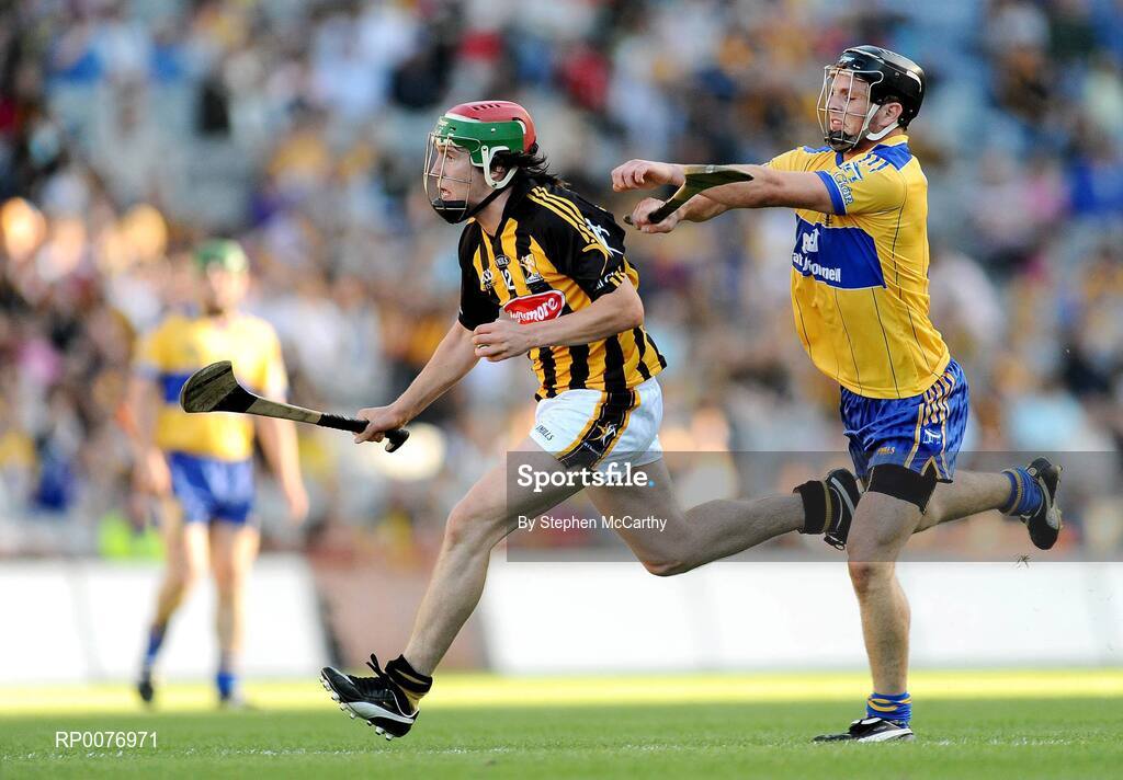 13 September 2009; John Mulhall, Kilkenny, in action against Domhall O'Donovan, Clare. Bord Gais Energy GAA All-Ireland U21 Hurling Championship Final, Clare v Kilkenny, Croke Park, Dublin. Picture credit: Stephen McCarthy / SPORTSFILE