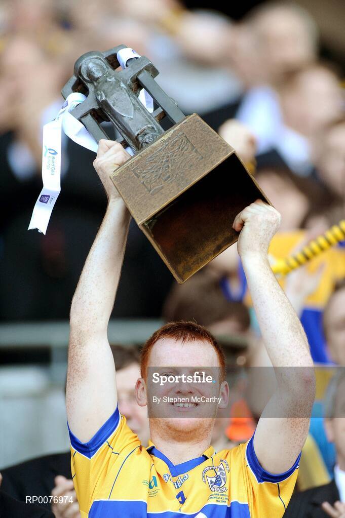 13 September 2009; Clare captain Ciarán O'Doherty lifts the cup. Bord Gais Energy GAA All-Ireland U21 Hurling Championship Final, Clare v Kilkenny, Croke Park, Dublin. Picture credit: Stephen McCarthy / SPORTSFILE
