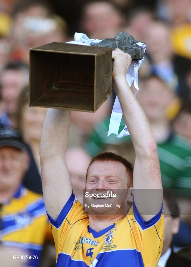 13 September 2009; Clare captain Ciarán O'Doherty lifts the cup. Bord Gais Energy GAA All-Ireland U21 Hurling Championship Final, Clare v Kilkenny, Croke Park, Dublin. Picture credit: Stephen McCarthy / SPORTSFILE
