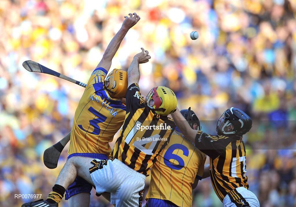 13 September 2009; Richie Hogan, right, and John Joe Farrell, Kilkenny, in action against Cian Dillon, left, and Nicky O'Connell, Clare. Bord Gais Energy GAA All-Ireland U21 Hurling Championship Final, Clare v Kilkenny, Croke Park, Dublin. Picture credit: Brian Lawless / SPORTSFILE