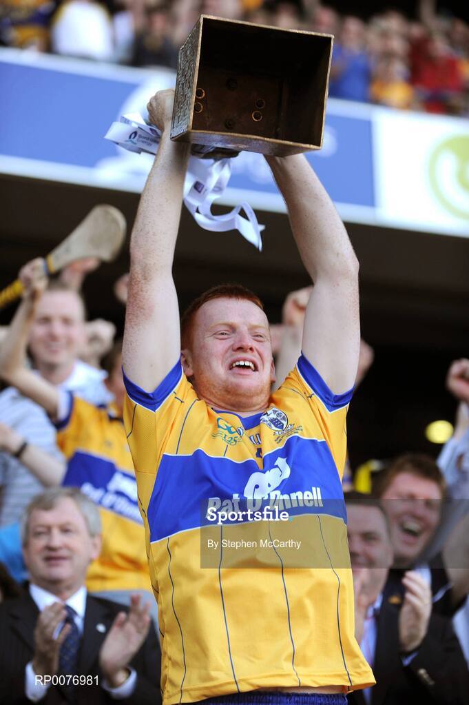 13 September 2009; Clare captain Ciaran O'Doherty lifts the cup. Bord Gais Energy GAA All-Ireland U21 Hurling Championship Final, Clare v Kilkenny, Croke Park, Dublin. Picture credit: Stephen McCarthy / SPORTSFILE