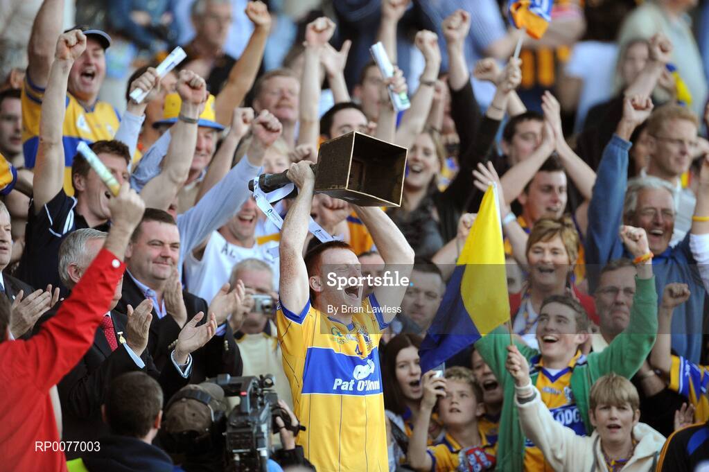 13 September 2009; Clare's Ciaran O'Doherty lifts the trophy. Bord Gais Energy GAA All-Ireland U21 Hurling Championship Final, Clare v Kilkenny, Croke Park, Dublin. Picture credit: Brian Lawless / SPORTSFILE