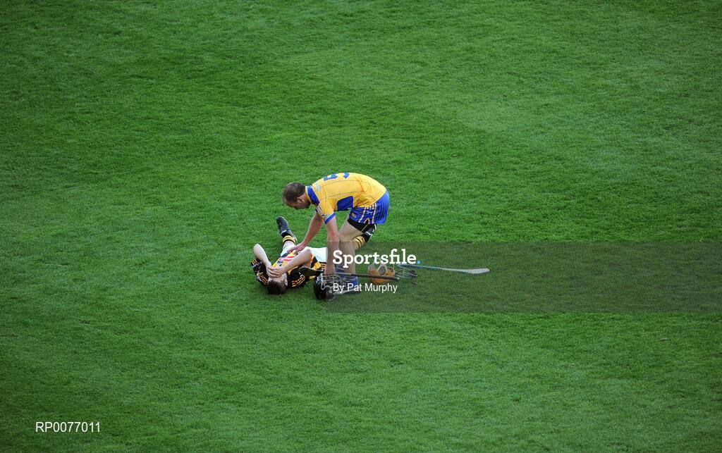 13 September 2009; Domhall O'Donovan, Clare, and Liam Ryan, Kilkenny, after the game. Bord Gais Energy GAA All-Ireland U21 Hurling Championship Final, Clare v Kilkenny, Croke Park, Dublin. Picture credit: Pat Murphy / SPORTSFILE