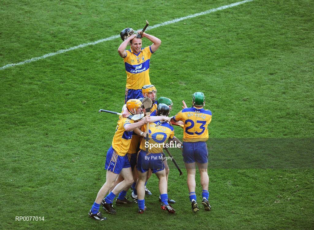 13 September 2009; Clare players celebrate victory. Bord Gais Energy GAA All-Ireland U21 Hurling Championship Final, Clare v Kilkenny, Croke Park, Dublin. Picture credit: Pat Murphy / SPORTSFILE