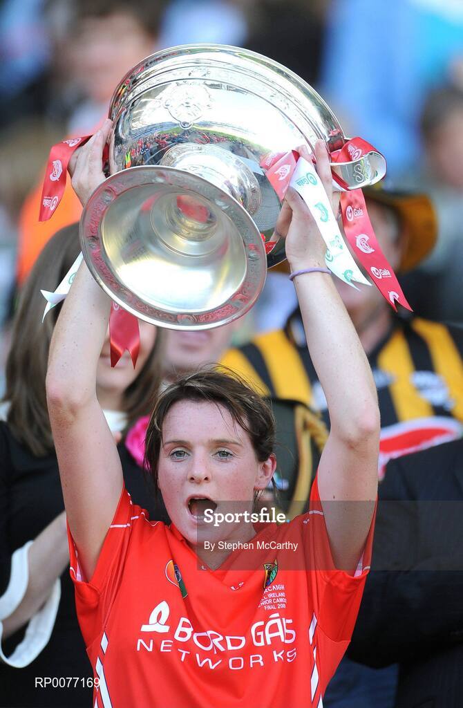 13 September 2009; Briege Corkery, Cork, lifts the O'Duffy cup. Gala All-Ireland Senior Camogie Championship Final, Cork v Kilkenny, Croke Park, Dublin. Picture credit: Stephen McCarthy / SPORTSFILE