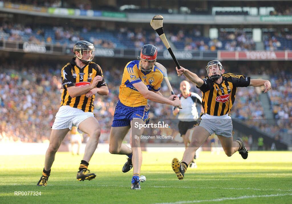 13 September 2009; Darach Honan, Clare, in action against Paddy Nolan, left, and David Langton, Kilkenny. Bord Gais Energy GAA All-Ireland U21 Hurling Championship Final, Clare v Kilkenny, Croke Park, Dublin. Picture credit: Stephen McCarthy / SPORTSFILE