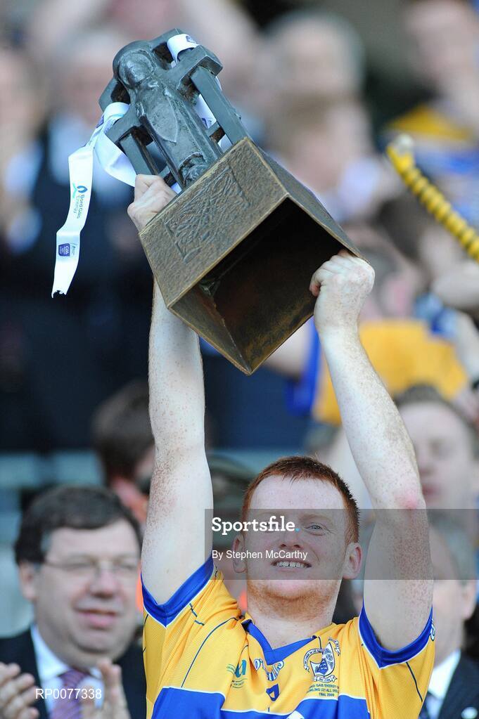 13 September 2009; Clare captain Ciarán O'Doherty lifts the trophy. Bord Gais Energy GAA All-Ireland U21 Hurling Championship Final, Clare v Kilkenny, Croke Park, Dublin. Picture credit: Stephen McCarthy / SPORTSFILE