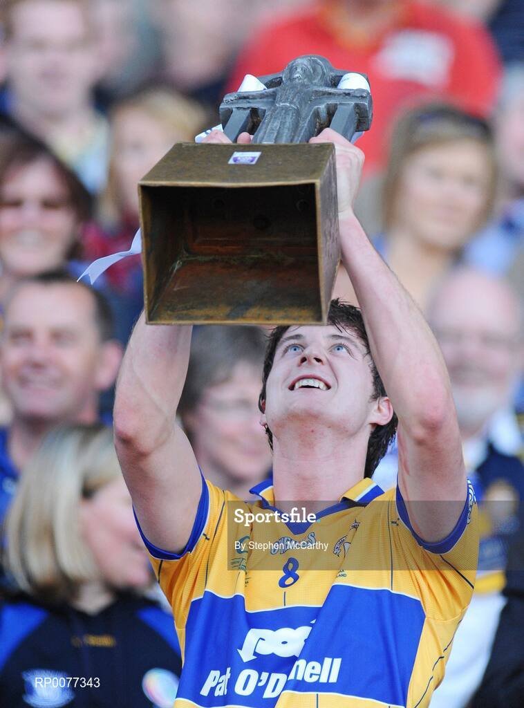 13 September 2009; Enda Barrett, Clare, lifts the trophy. Bord Gais Energy GAA All-Ireland U21 Hurling Championship Final, Clare v Kilkenny, Croke Park, Dublin. Picture credit: Stephen McCarthy / SPORTSFILE
