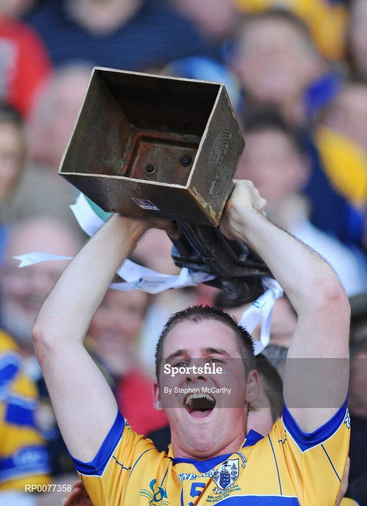 13 September 2009; Colin Ryan, Clare, lifts the trophy. Bord Gais Energy GAA All-Ireland U21 Hurling Championship Final, Clare v Kilkenny, Croke Park, Dublin. Picture credit: Stephen McCarthy / SPORTSFILE