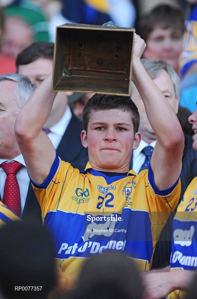 13 September 2009; Liam Markham, Clare, lifts the trophy. Bord Gais Energy GAA All-Ireland U21 Hurling Championship Final, Clare v Kilkenny, Croke Park, Dublin. Picture credit: Stephen McCarthy / SPORTSFILE