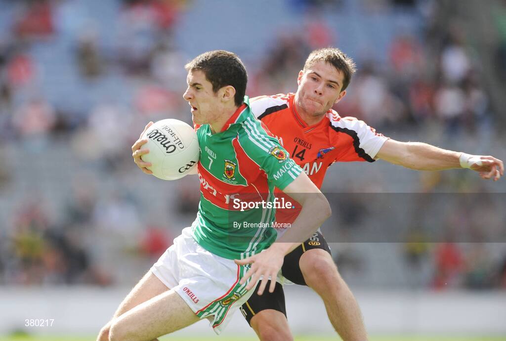 20 September 2009; Caolan Crowe, Mayo, in action against Eugene McVerry, Armagh. ESB GAA Football All-Ireland Minor Championship Final, Armagh v Mayo, Croke Park, Dublin. Picture credit: Brendan Moran / SPORTSFILE