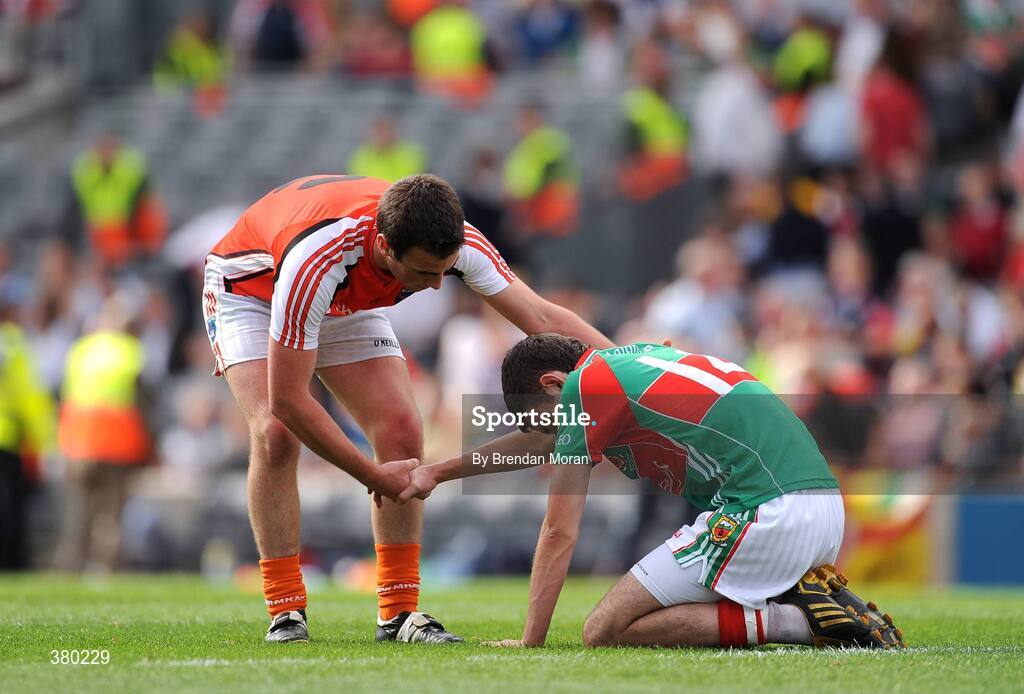 20 September 2009; Niall Rowland, Armagh, shakes hands with Mayo captain Aidan Walsh at the final whistle. ESB GAA Football All-Ireland Minor Championship Final, Armagh v Mayo, Croke Park, Dublin. Picture credit: Brendan Moran / SPORTSFILE