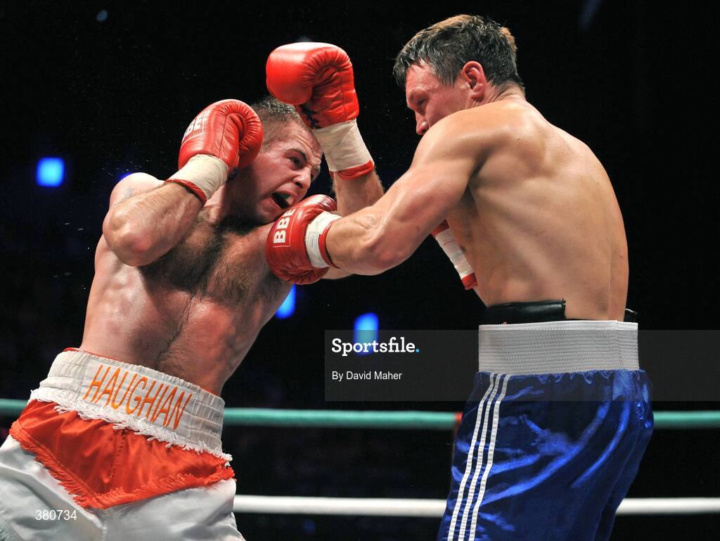 26 September 2009; Stephen Haughian, left, in action against Albert Starikov during their International Welterweight bout. Hunky Dorys Fight Night Undercard, The O2, Dublin. Picture credit: David Maher / SPORTSFILE