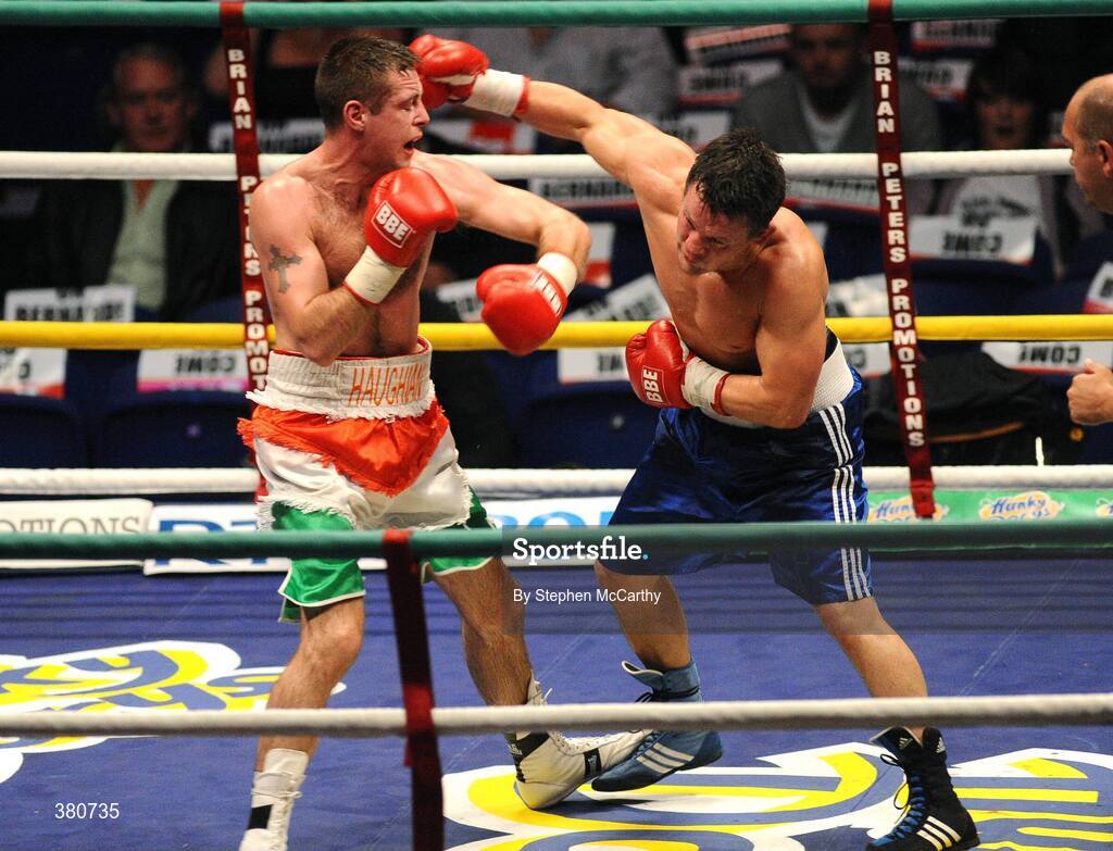 26 September 2009; Stephen Haughian in action against Albert Starikov, right, during the 3rd round of their International Welterweight bout. Hunky Dorys Fight Night Undercard, The O2, Dublin. Picture credit: Stephen McCarthy / SPORTSFILE