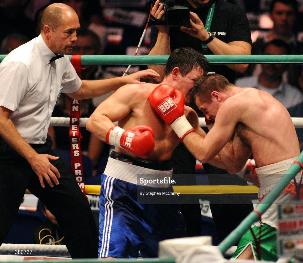 26 September 2009; Stephen Haughian in action against  Albert Starikov, left, during their International Welterweight bout. Hunky Dorys Fight Night Undercard, The O2, Dublin. Picture credit: Stephen McCarthy / SPORTSFILE