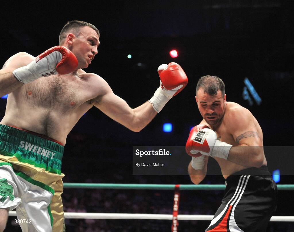26 September 2009; Michael Sweeney, left, in action against Jamie Power during their International Light Heavyweight bout. Hunky Dorys Fight Night Undercard, The O2, Dublin. Picture credit: David Maher / SPORTSFILE *** Local Caption *** Jamie Power