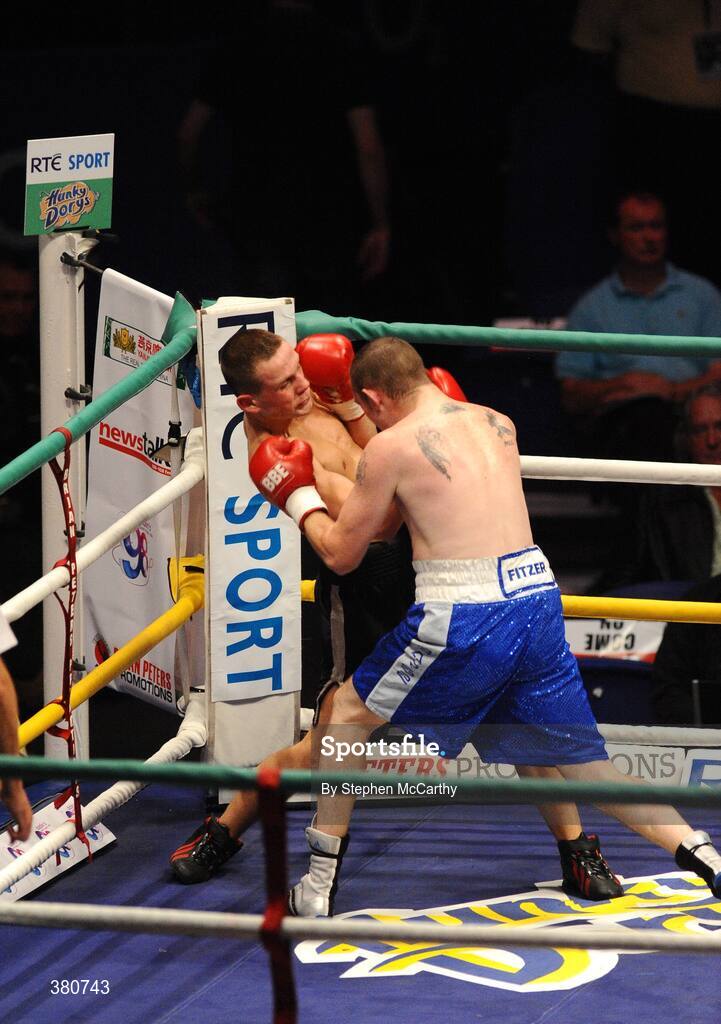 26 September 2009; Anthony Fitzgerald, right, in action against Tadas Jonkus during the first round of their International Middleweight bout. Hunky Dorys Fight Night Undercard, The O2, Dublin. Picture credit: Stephen McCarthy / SPORTSFILE