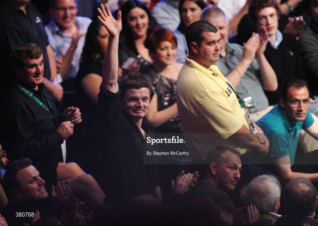 26 September 2009; Ireland rugby captain Brian O'Driscoll is introduced to the crowd ahead of the WBA World Super Bantamweight title fight between Bernard Dunne v Poonsawat Kratingdaenggym. Hunky Dorys World Title Fight Night, The O2, Dublin. Picture credit: Stephen McCarthy / SPORTSFILE