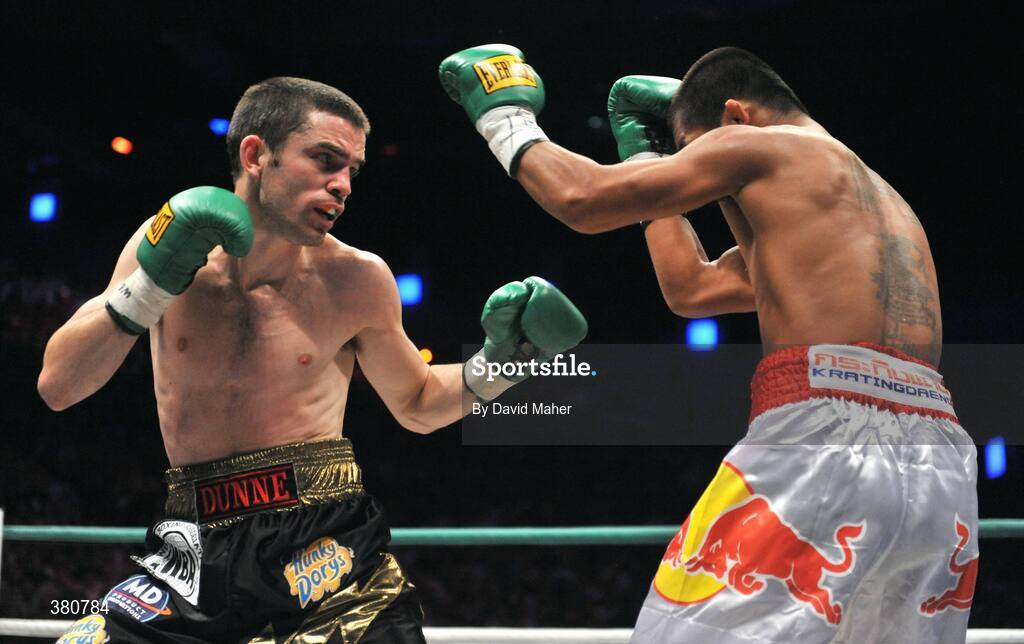 26 September 2009; Bernard Dunne in action against Poonsawat Kratingdaenggym, right, during their WBA World Super Bantamweight title fight. Hunky Dorys World Title Fight Night, Bernard Dunne v Poonsawat Kratingdaenggym, The O2, Dublin. Picture credit: David Maher / SPORTSFILE