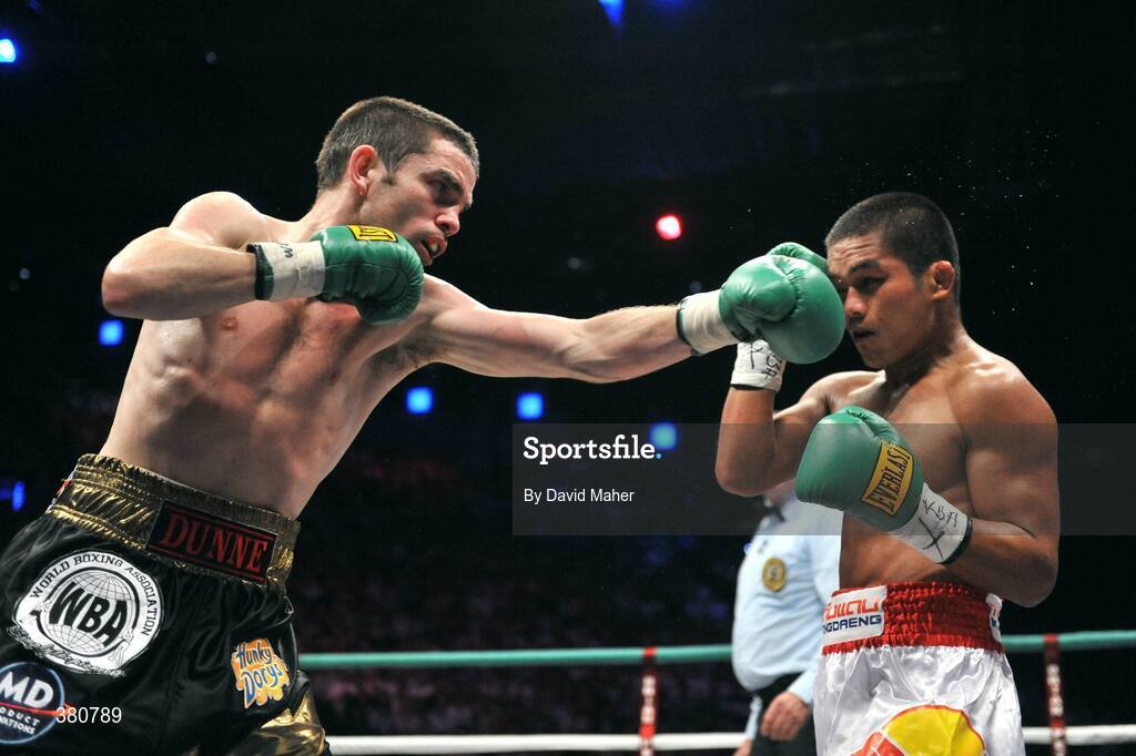 26 September 2009; Bernard Dunne in action against Poonsawat Kratingdaenggym, right, during the 2nd round of their WBA World Super Bantamweight title fight. Hunky Dorys World Title Fight Night, Bernard Dunne v Poonsawat Kratingdaenggym, The O2, Dublin. Picture credit: David Maher / SPORTSFILE