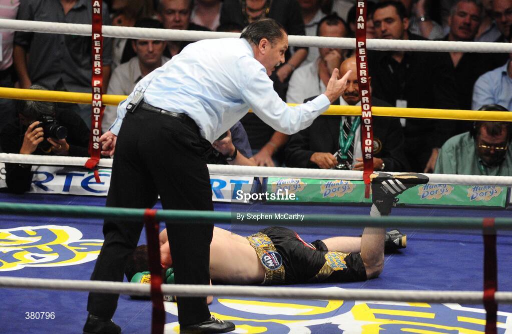 26 September 2009; Bernard Dunne is given a count by referee Jean Louis Legland during the third round of his WBA World Super Bantamweight title fight. Hunky Dorys World Title Fight Night, Bernard Dunne v Poonsawat Kratingdaenggym, The O2, Dublin. Picture credit: Stephen McCarthy / SPORTSFILE