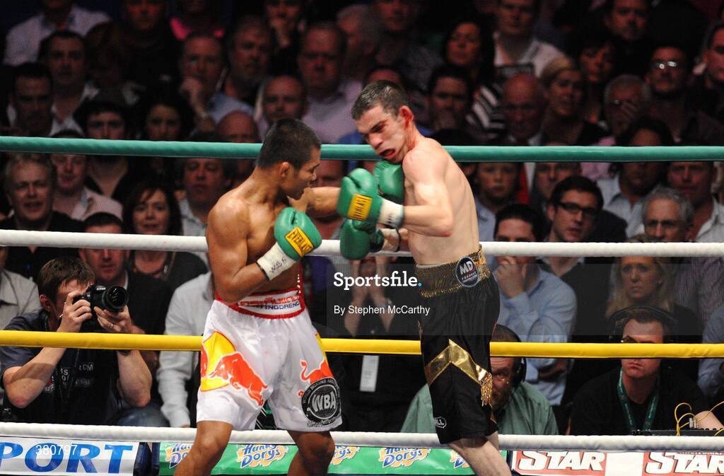 26 September 2009; Poonsawat Kratingdaenggym, lands a left on Bernard Dunne during the second round of their WBA World Super Bantamweight title fight. Hunky Dorys World Title Fight Night, Bernard Dunne v Poonsawat Kratingdaenggym, The O2, Dublin. Picture credit: Stephen McCarthy / SPORTSFILE