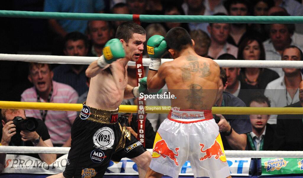 26 September 2009; Bernard Dunne exchanges punches with Poonsawat Kratingdaenggym during the first round of their WBA World Super Bantamweight title fight. Hunky Dorys World Title Fight Night, Bernard Dunne v Poonsawat Kratingdaenggym, The O2, Dublin. Picture credit: Stephen McCarthy / SPORTSFILE