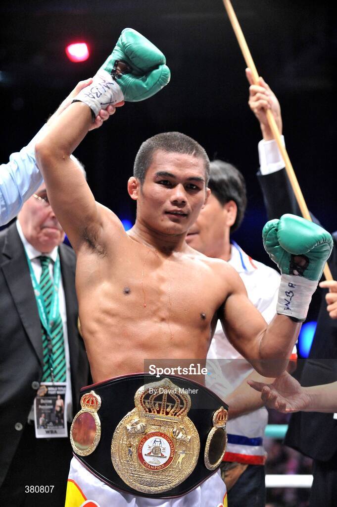 26 September 2009; Poonsawat Kratingdaenggym celebrates after winning the WBA World Super Bantamweight title fight against Bernard Dunne. Hunky Dorys World Title Fight Night, Bernard Dunne v Poonsawat Kratingdaenggym, The O2, Dublin. Picture credit: David Maher / SPORTSFILE