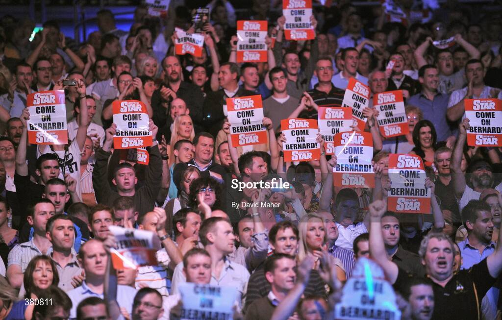 26 September 2009; Spectators show their support for Bernard Dunne before the start of the WBA World Super Bantamweight title fight against Poonsawat Kratingdaenggym. Hunky Dorys World Title Fight Night, Bernard Dunne v Poonsawat Kratingdaenggym, The O2, Dublin. Picture credit: David Maher / SPORTSFILE