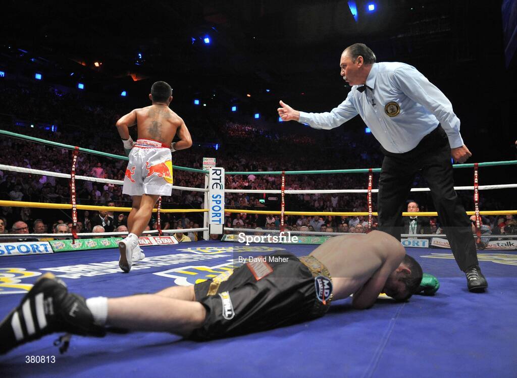26 September 2009; Bernard Dunne is given a count from referee Jean Louis Legland during the third round of his WBA World Super Bantamweight title fight, with Poonsawat Kratingdaenggym. Hunky Dorys World Title Fight Night, Bernard Dunne v Poonsawat Kratingdaenggym, The O2, Dublin. Picture credit: David Maher / SPORTSFILE