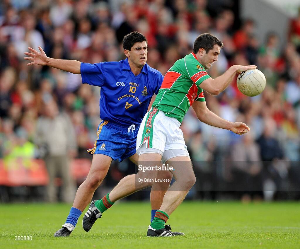 27 September 2009; Nigel Hayes, Clonakilty, in action against Cathal McCarthy, St. Finbarr's. Cork County Senior Football Final, St. Finbarr's v Clonakilty, Páirc Uí Chaoimh, Cork. Picture credit: Brian Lawless / SPORTSFILE