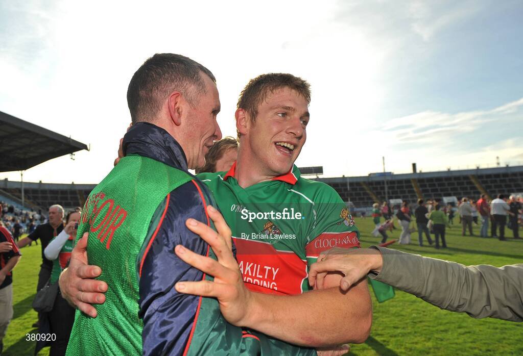 27 September 2009; Clonakilty's Tony Anglin celebrates with manager Mick O'Neill. Cork County Senior Football Final, St. Finbarr's v Clonakilty, Páirc Uí Chaoimh, Cork. Picture credit: Brian Lawless / SPORTSFILE