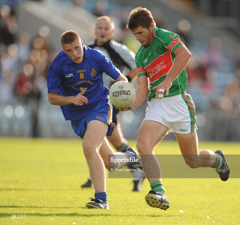 27 September 2009; Sean Nagle, Clonakilty, in action against Eoin Keane, St. Finbarr's. Cork County Senior Football Final, St. Finbarr's v Clonakilty, Páirc Uí Chaoimh, Cork. Picture credit: Brian Lawless / SPORTSFILE