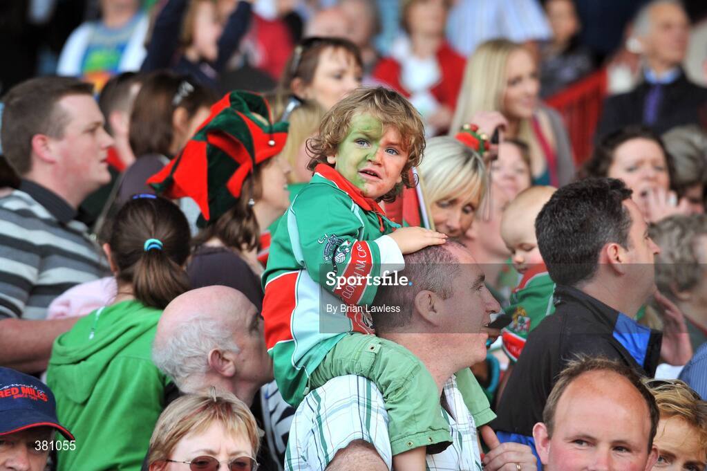27 September 2009; A young Clonakilty fan waits for the cup to be lifted. Cork County Senior Football Final, St. Finbarr's v Clonakilty, Páirc Uí Chaoimh, Cork. Picture credit: Brian Lawless / SPORTSFILE