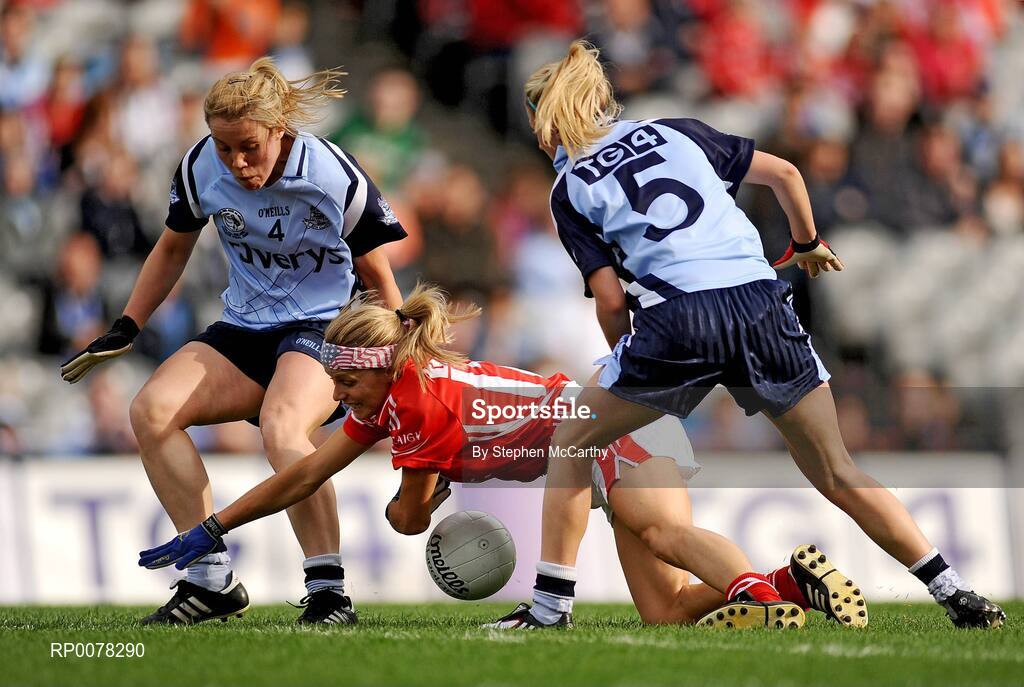 27 September 2009; Amy O'Shea, Cork, in action against Maria Kavanagh, left, and Colleen Barrett, Dublin. TG4 All-Ireland Ladies Football Senior Championship Final, Cork v Dublin, Croke Park, Dublin. Picture credit: Stephen McCarthy / SPORTSFILE