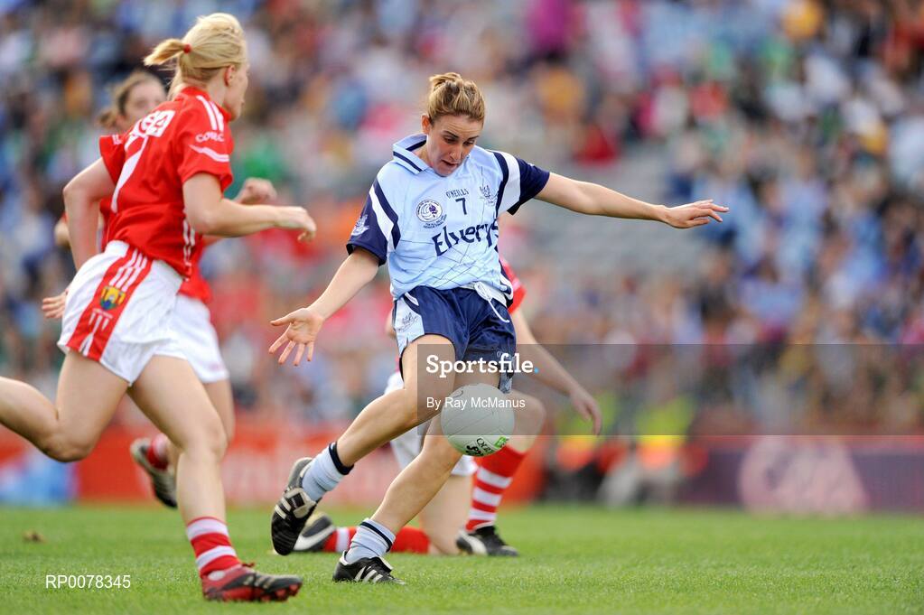 27 September 2009; Siobhan McGrath shoots goalwards for Dublin. TG4 All-Ireland Ladies Football Senior Championship Final, Cork v Dublin, Croke Park, Dublin. Picture credit: Ray McManus / SPORTSFILE