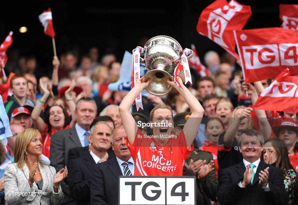 27 September 2009; Cork captain Mary O'Connor lifts the Brendan Martin cup. TG4 All-Ireland Ladies Football Senior Championship Final, Cork v Dublin, Croke Park, Dublin. Picture credit: Stephen McCarthy / SPORTSFILE