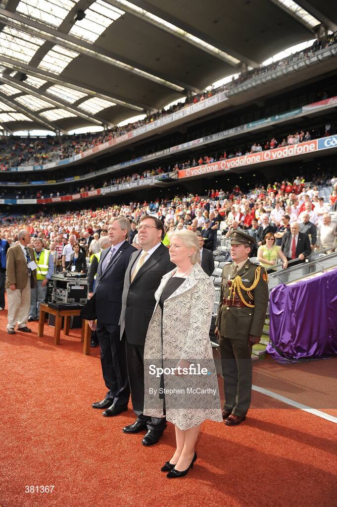 20 September 2009; An Taoiseach Brian Cowen, T.D., centre, Paraic Duffy, Ard Stiurthoir of the GAA, and his wife Vera prepare to take their seats. ESB GAA Football All-Ireland Minor Championship Final, Armagh v Mayo, Croke Park, Dublin. Picture credit: Stephen McCarthy / SPORTSFILE