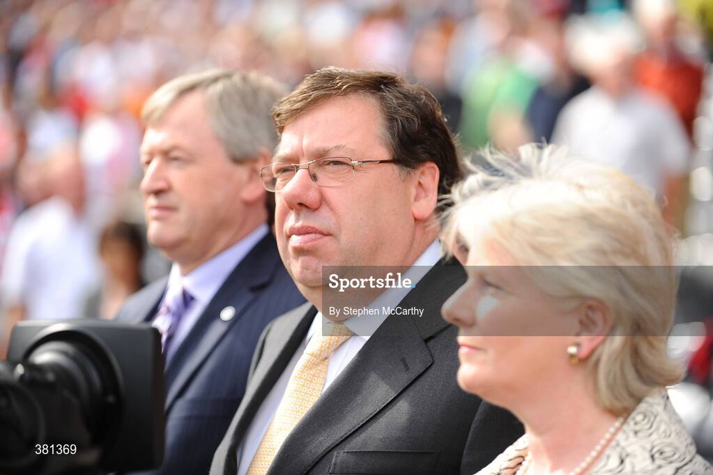 20 September 2009; An Taoiseach Brian Cowen, T.D., centre, Paraic Duffy, Ard Stiurthoir of the GAA, and his wife Vera prepare to take their seats. ESB GAA Football All-Ireland Minor Championship Final, Armagh v Mayo, Croke Park, Dublin. Picture credit: Stephen McCarthy / SPORTSFILE