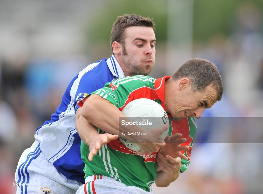 4 October 2009; Dessie Dolan, Garrycastle, in action against Paddy Dowdall, St Loman's, Mullingar. Westmeath County Senior Football Final, St Loman's, Mullingar v Garrycastle, Cusack Park, Mullingar, Co. Westmeath. Picture credit: David Maher / SPORTSFILE