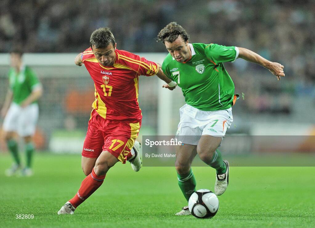 14 October 2009; Stephen Hunt, Republic of Ireland, in action against Elsad Zverotic, Montenegro. 2010 FIFA World Cup Qualifier, Republic of Ireland v Montenegro, Croke Park, Dublin. Picture credit: David Maher / SPORTSFILE
