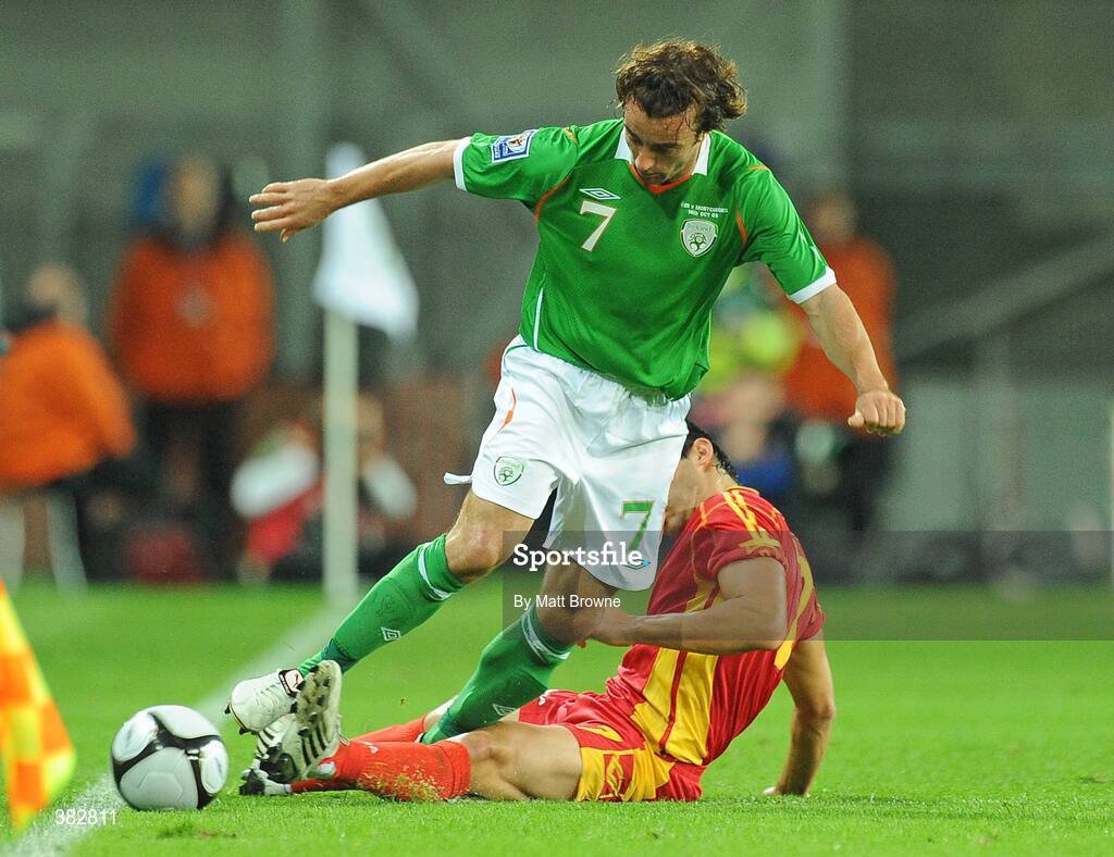 14 October 2009; Stephen Hunt, Republic of Ireland, in action against Simon Vukcevic, Montenegro. 2010 FIFA World Cup Qualifier, Republic of Ireland v Montenegro, Croke Park, Dublin. Picture credit: Matt Browne / SPORTSFILE