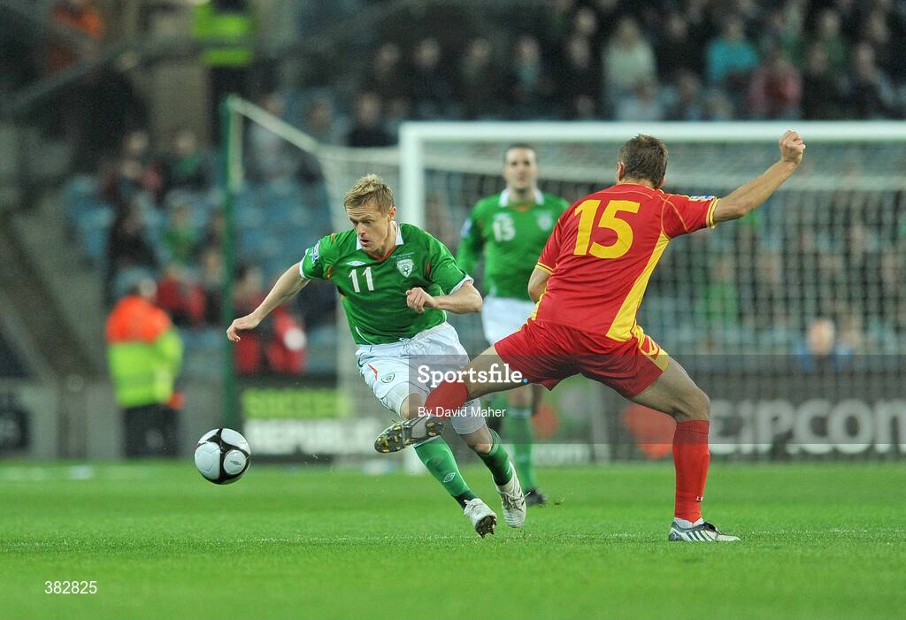 14 October 2009; Damien Duff, Republic of Ireland, in action against Milorad Pekovic, Montenegro. 2010 FIFA World Cup Qualifier, Republic of Ireland v Montenegro, Croke Park, Dublin. Picture credit: David Maher / SPORTSFILE