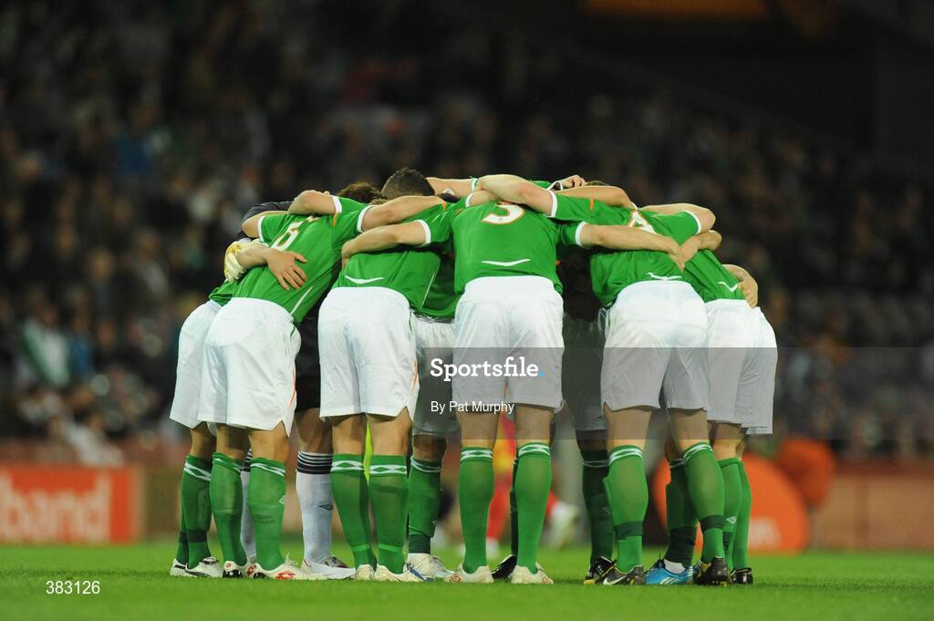 14 October 2009; The Republic of Ireland players in a huddle before the game. 2010 FIFA World Cup Qualifier, Republic of Ireland v Montenegro, Croke Park, Dublin. Picture credit: Pat Murphy / SPORTSFILE