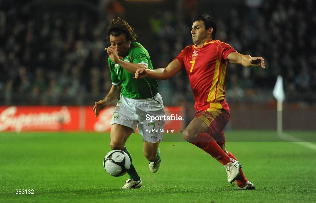 14 October 2009; Stephen Hunt, Republic of Ireland, in action against Simon Vukcevic, Montenegro. 2010 FIFA World Cup Qualifier, Republic of Ireland v Montenegro, Croke Park, Dublin. Picture credit: Pat Murphy / SPORTSFILE